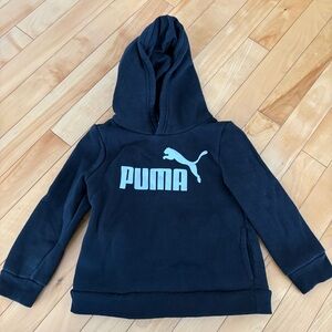 Puma black and white hoodie with puma logo size 3T pockets